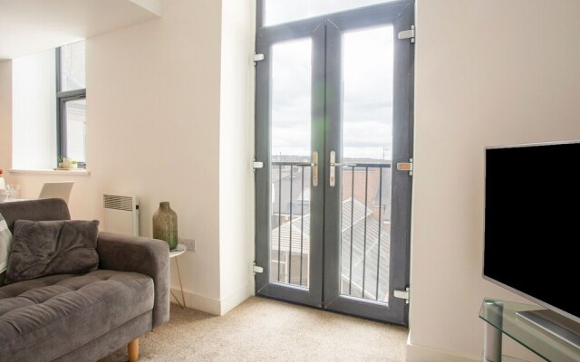 Snug Holiday Home in Bradford With Balcony
