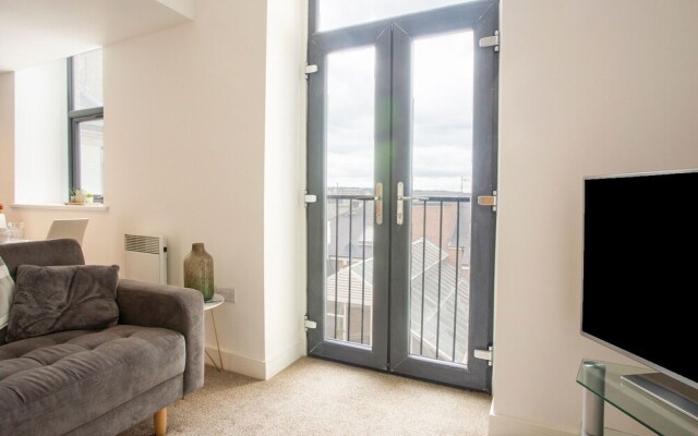 Snug Holiday Home in Bradford With Balcony