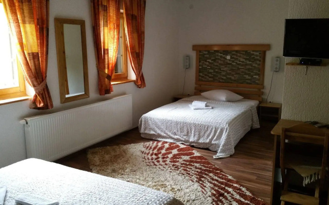 Rustic Inn River 2