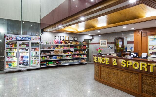 Aiya Residence & Sport Club BTS Budget Hotel
