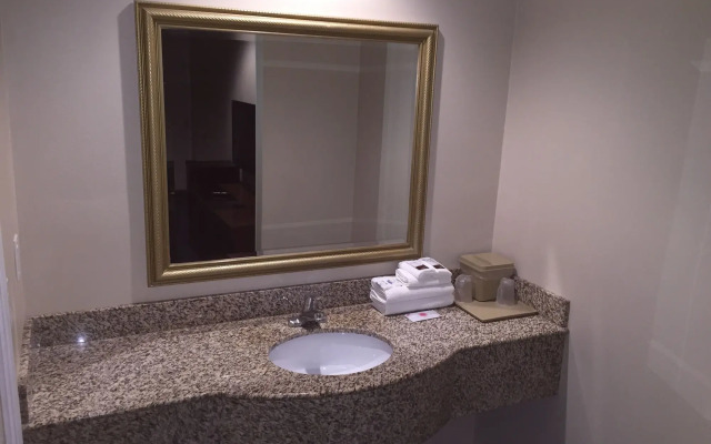 Walnut Inn & Suites West Covina