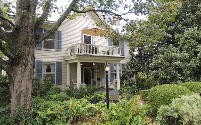 1868 Magnolia House Inn