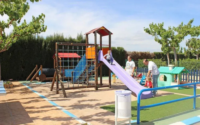 Camping y Bungalows Monmar