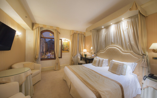 Hotel A LA Commedia