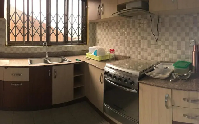 Room in House - Private Room With Jacuzzi in Kigali