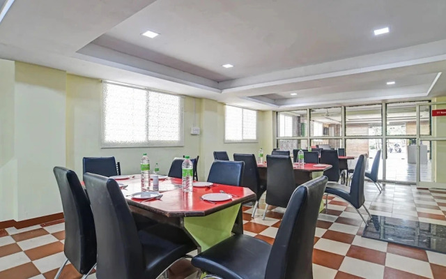 Hotel White House by OYO Rooms