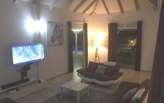 Villa With 4 Bedrooms in Baie Mahault, With Wonderful Mountain View, P