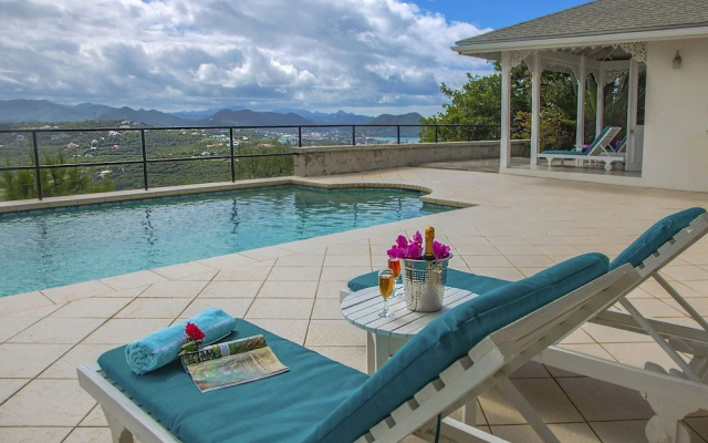 Zephyr Hill - 2 bedroom Villa with awe inspiring views 2 Villa by RedAwning
