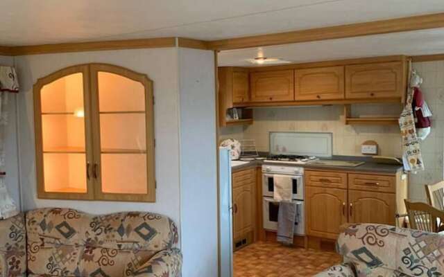 Lovely Semi-rural Caravan & Hot Tub - Sleeps Fam 6
