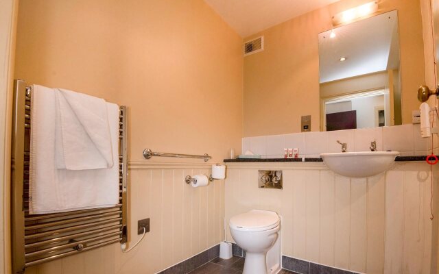 OYO The Bridge House Hotel