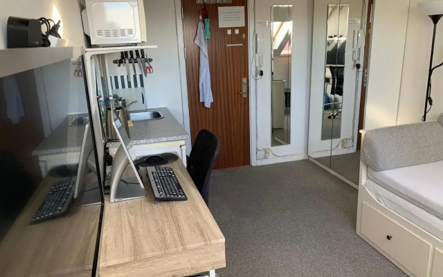 Central & Cosy Studio + Free Bikes & Netflix