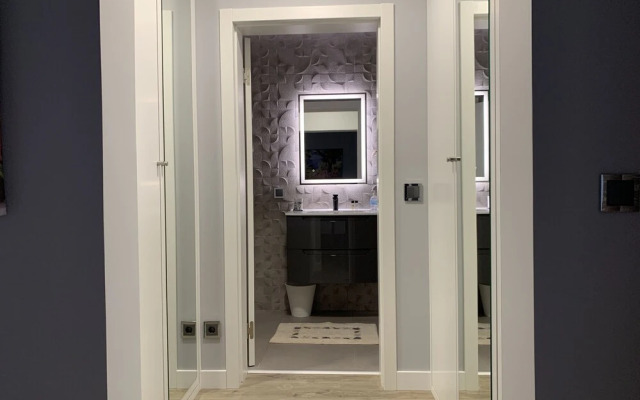 Funchal Apt- Sleeps 2 - Pool & Parking - Madeira