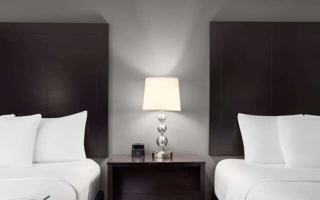 La Quinta Inn & Suites by Wyndham Santa Clarita - Valencia