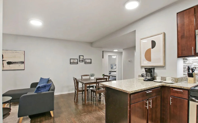 Cozy 2BR Apt - Sunnyside 2E