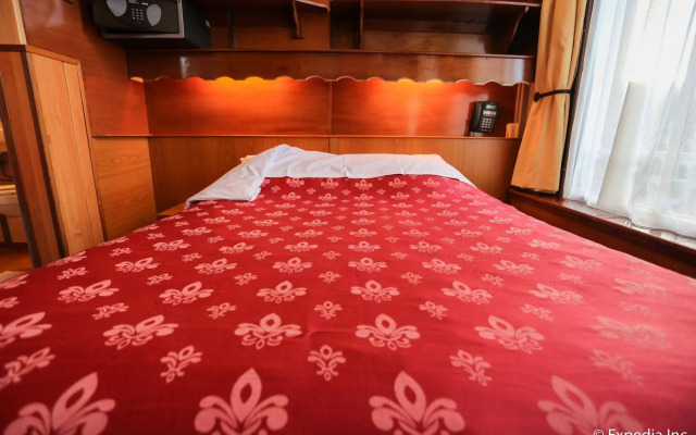 Nadia Hotel