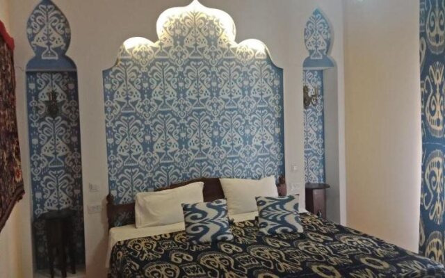 Bibi-Khanym Hotel