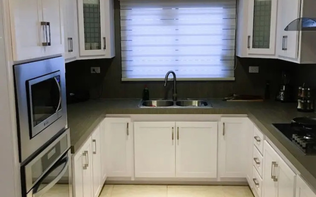 Big House Pool Grill, 4 Bedrooms 12 ppl AC Ocean View TV Wifi
