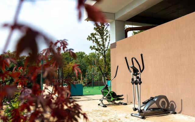 Apartments on the street of White Acacias 11