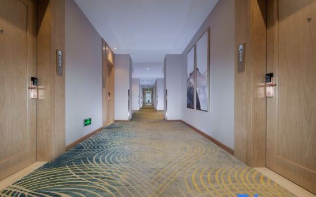 Vienna Hotel (Qingyuan Zhongshan Park Century Plaza)