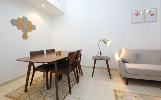 Signature Holiday Homes - Al Fahad Dubai