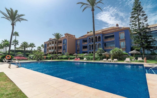 Lap- 3 bed Apartment on the Beach. Families Only
