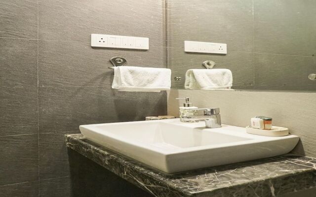 OYO 13467 Hotel FC 16 Suites