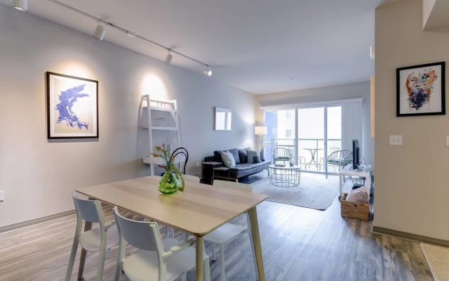 One Bed/1Bath + Private Balcony WALK TO BEACH
