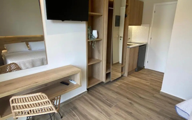 Roula Kotsonis Superior Apartment
