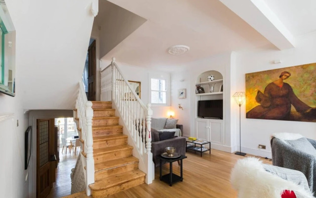 Fabulous 4-Bed House in Fulham with Garden!