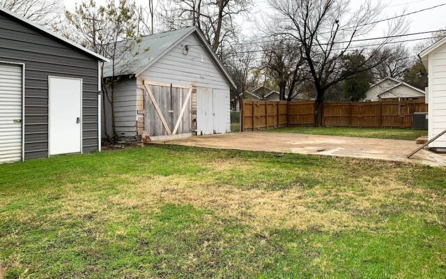 Modern Charm Home < 3 Miles to Magnolia Market!