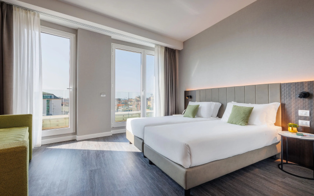 Отель IH Hotels Milano Centrale