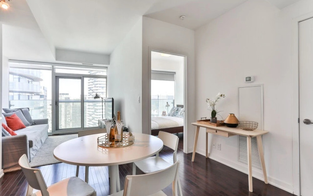 Brilliant High-Rise 2 Bed and Parking