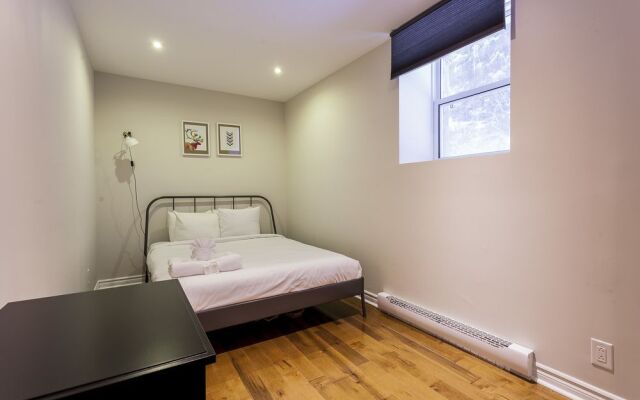 Modern 4BR in Milton Park