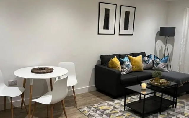 Modern 1 Bed Flat Near Station and City