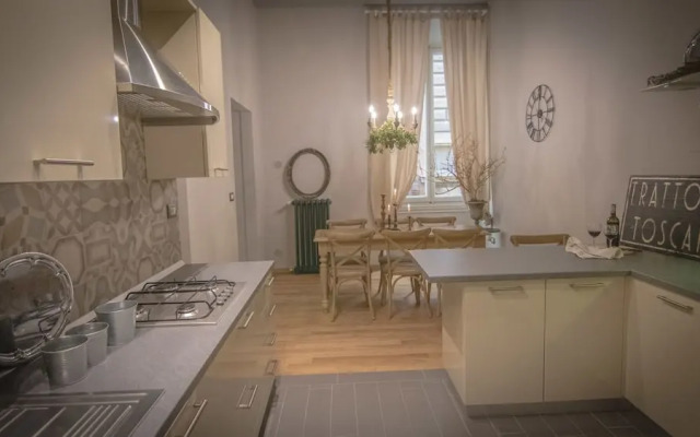 Breathtaking 4BD Apt 5min Walk to Duomo