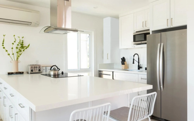 Guy St 2 - Avalon II