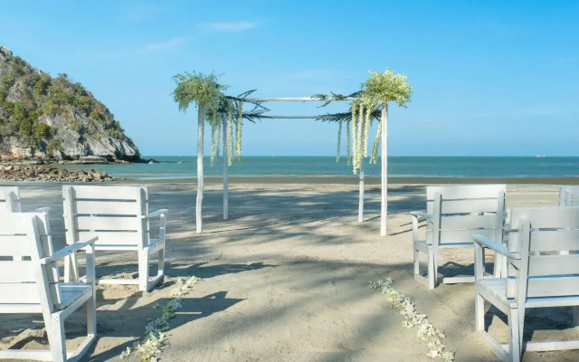 La Isla Pranburi Beach Resort