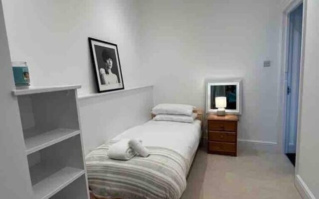 Stunning 4-bed Apartment in Cambridge