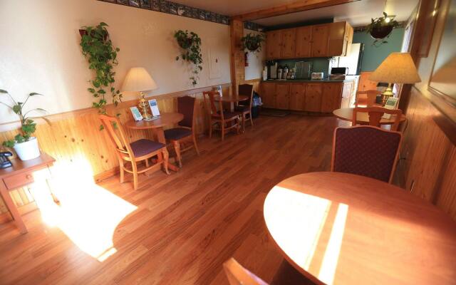Long House Alaskan Hotel