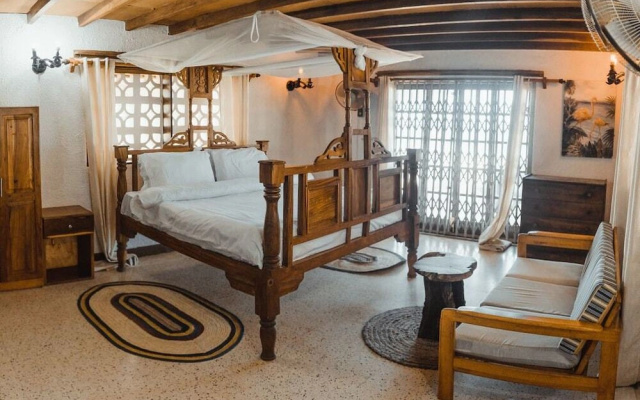 Bahari Beach Hostel