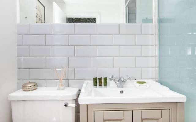 Spacious 2BR flat in Dalston!