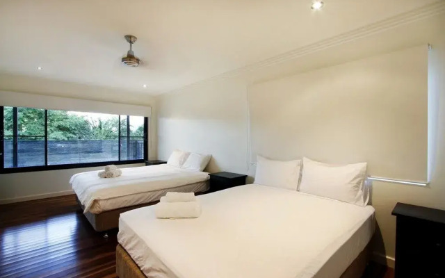 Airlie Escape