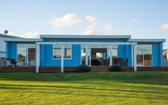 Waterfront Wonder - Matarangi Holiday Home