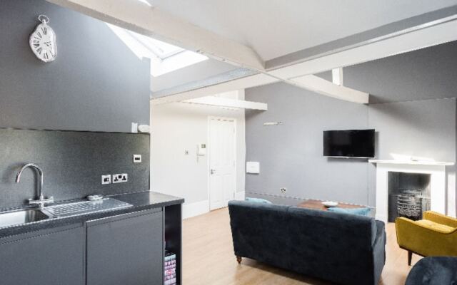 The Riverside Escape - 3bdr in 3 Central Apartments