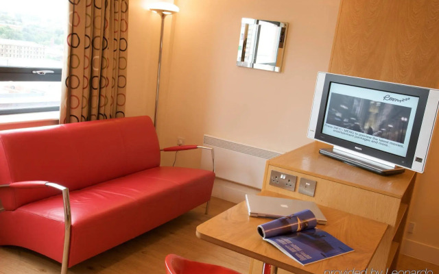 Roomzzz Leeds City West