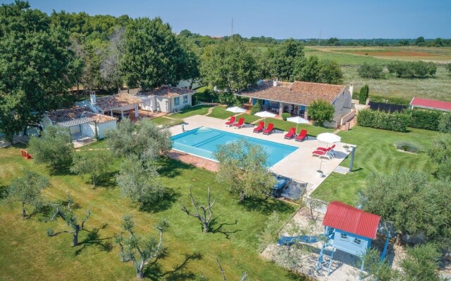 Amazing Home in Tar With Wifi and 4 Bedrooms