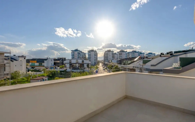Central Flat w Balcony 5 min to Lara Beach