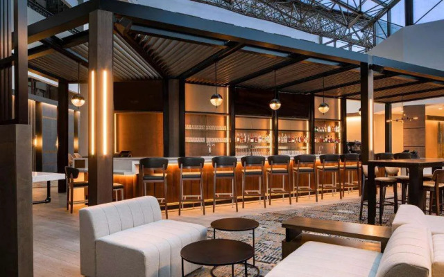Crowne Plaza Detroit Metro Airport