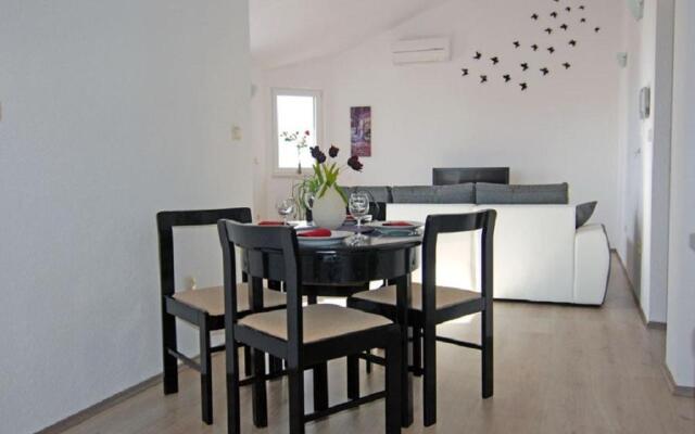 Apt Central - 40m from the beach