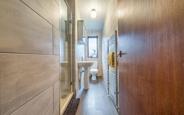 Staines Studio Apartment - Heathrow